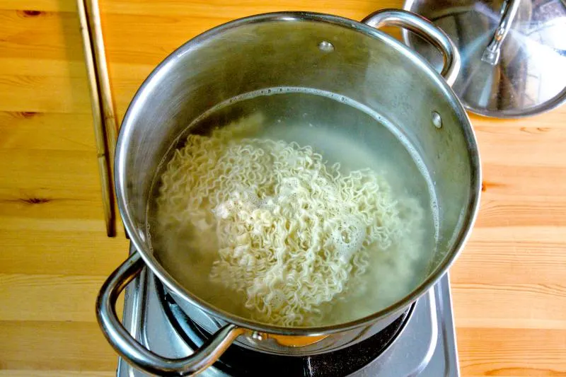 Bring a pot of water to a boil and add the noodles. Let them loosen in the boiling water.