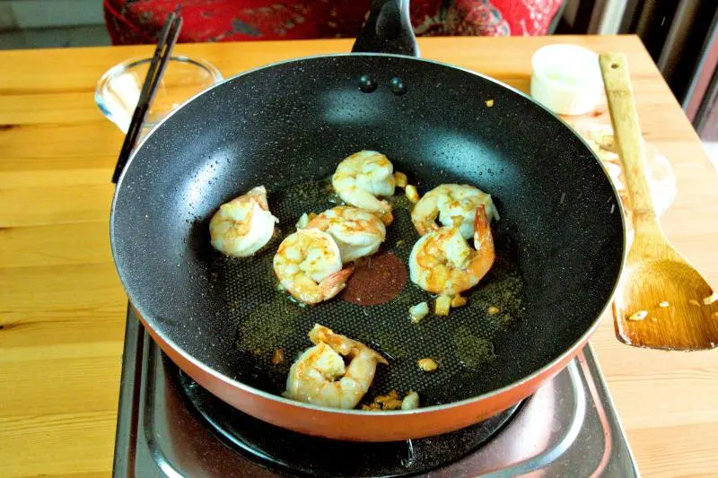 Use the remaining oil to pan-fry the shrimp