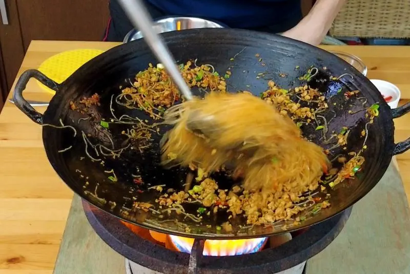 prepare ants clibing a tree with wok over high heat