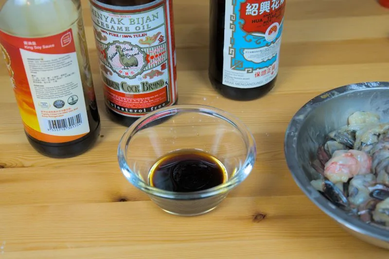 Prepare the sauce by combining light soy sauce, Shaoxing wine, and sesame oil.