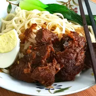 Taiwanese beef noodles featured image