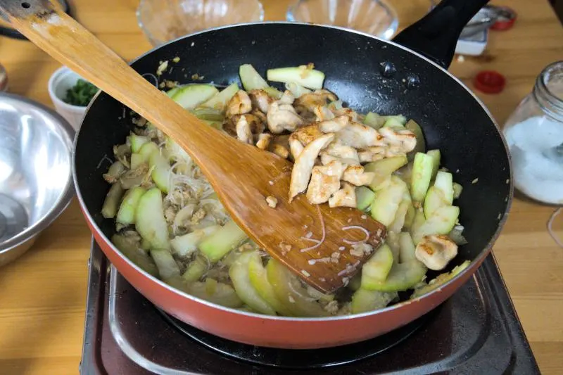 Return the chicken pieces to the pan to combine with the fussy melon