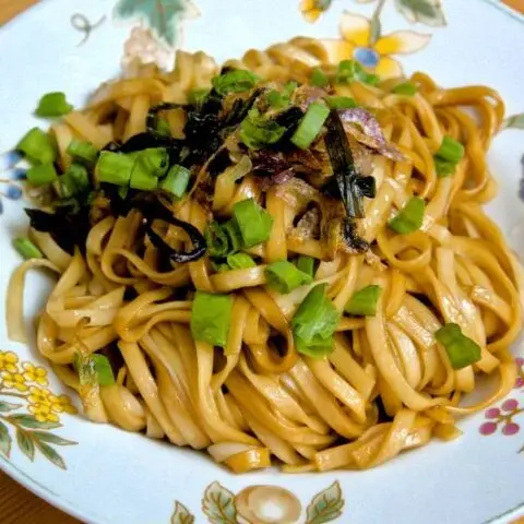 Scallion Oil Noodles 葱油拌面